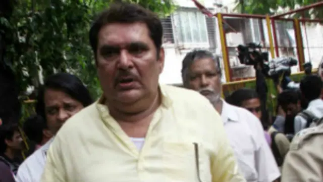 फिल्म अभिनेता रजा मुराद ने कहा है कि सबसे बड़ी जिम्मेदार कुर्सी पर बैठना है तो पूरी कौम को पूरे मुल्क को अपने साथ लेकर चलना होगा.