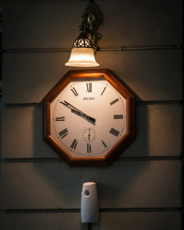 Часы в мечети