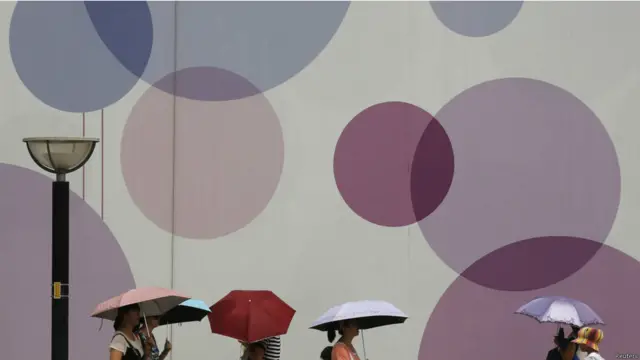 烈日当空 中国民众设法消暑