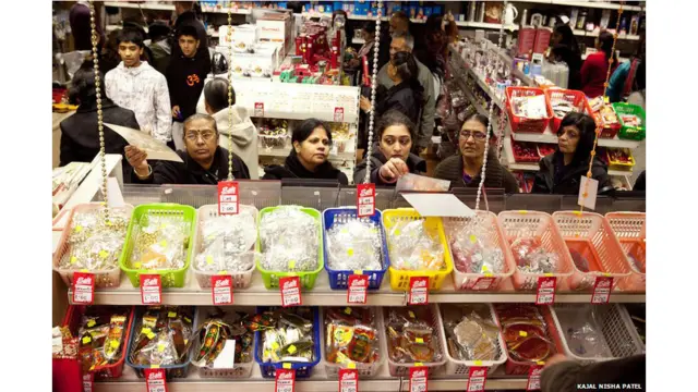 ब्रिटेन में रह रहे एशियाई मूल के लोग