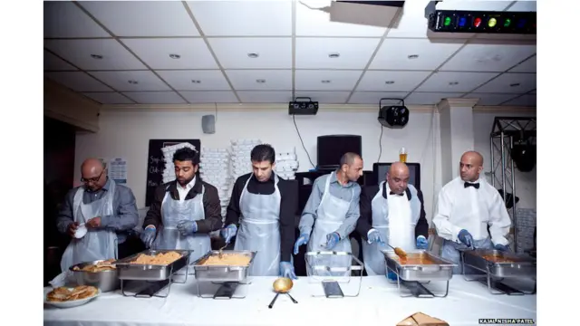 ब्रिटेन में रह रहे एशियाई मूल के लोग