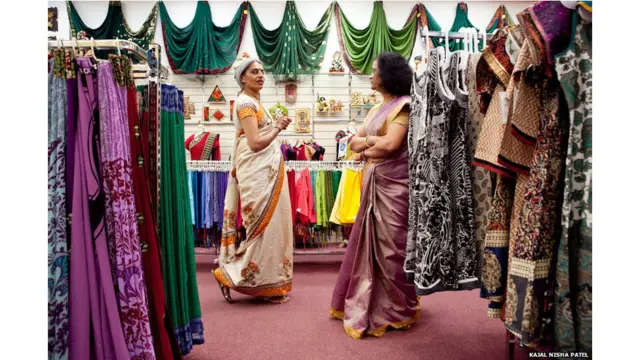 ब्रिटेन में रह रहे एशियाई मूल के लोग