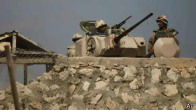 يشن الجيش المصري عمليات في سيناء ضد مسلحين إسلاميين. 