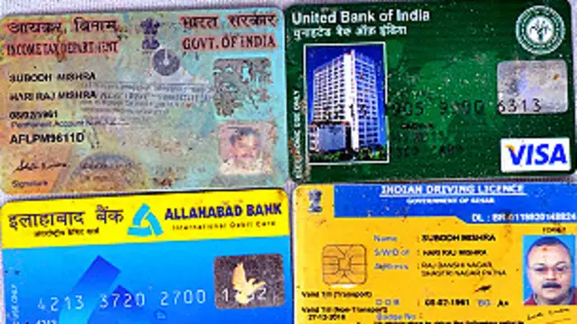 शवों के पास मिल रहे पहचान पत्र