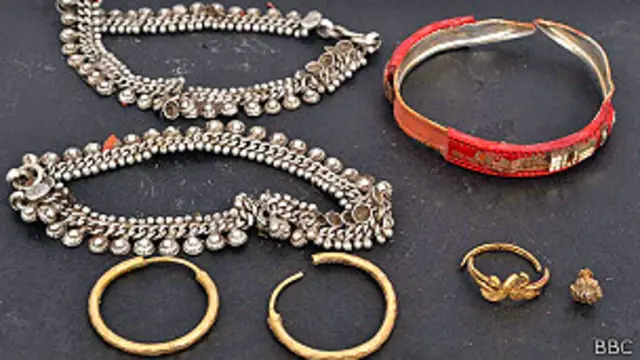 शवों से मिले गहने 