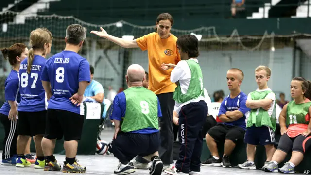 बौनों का खेल