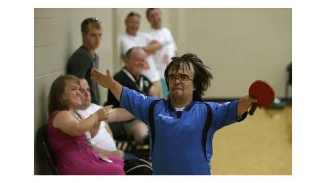 सर्बिया के खिलाड़ी मिलान ग्राहोवैक टेबल टेनिस प्रतियोगिता में अपनी जीत के बाद उल्लास से भरे नज़र आ रहे हैं. 