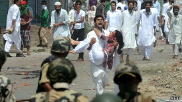 جھڑپوں میں متعدد افراد زخمی ہوئے ہیں