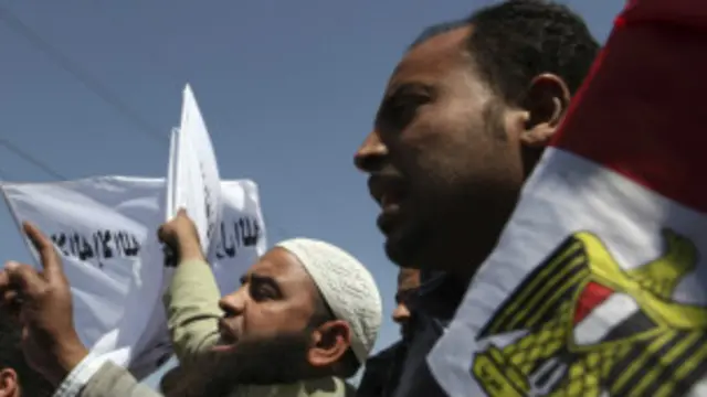 استخدمت قوات الأمن الغاز المسيل للدموع لتفريق متظاهرين حاولوا اقتحام بوابات مدينة الإنتاج الإعلامي