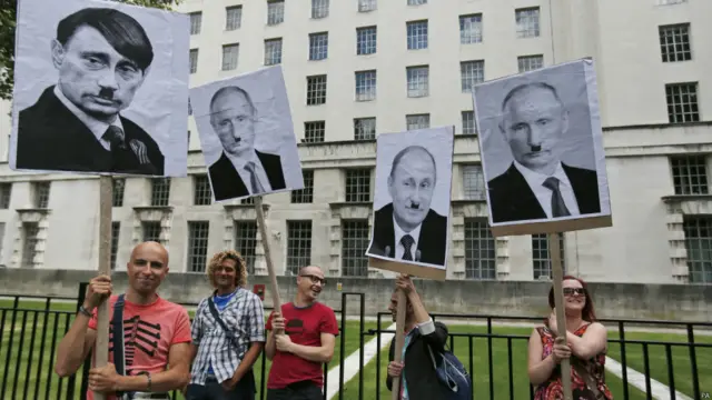 Фото Путина в образе Гитлера