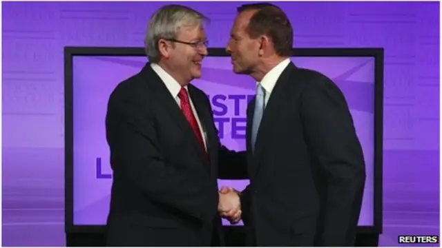 Hai ông Kevin Rudd (trái) và Tony Abbott