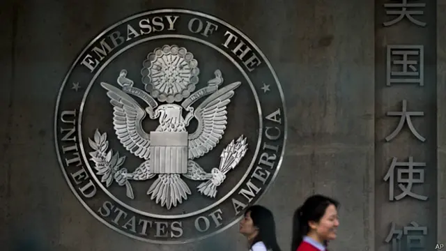 美國大使館早在4月9日就曾發表聲明，表示雙邊政府均不願看到成為對方國罪犯「避罪天堂」的狀況，並願意尋找在尊重雙方國家法律前提下實現「驅逐」逃犯的辦法。