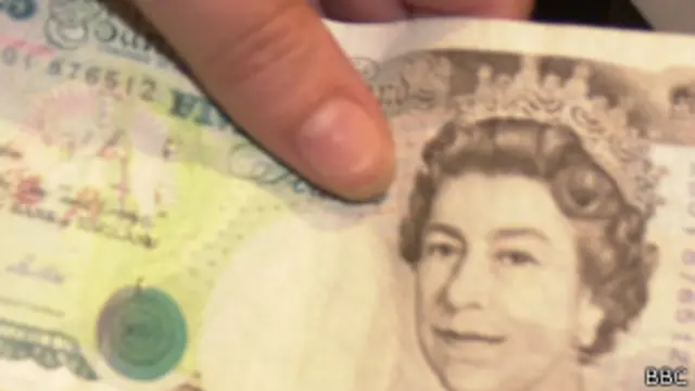 Деньги в руке