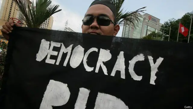 लोकतंत्र समर्थक 