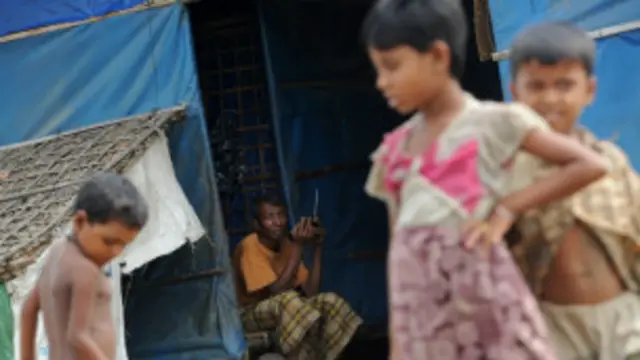 ရဲက ဝိုင်းထားတဲ့အတွက် စခန်းအပြင်ဘက် သွားလာလို့ မရ ဖြစ်နေတယ်လို့ မွတ်ဆလင် ဒုက္ခသည်တွေက ပြော