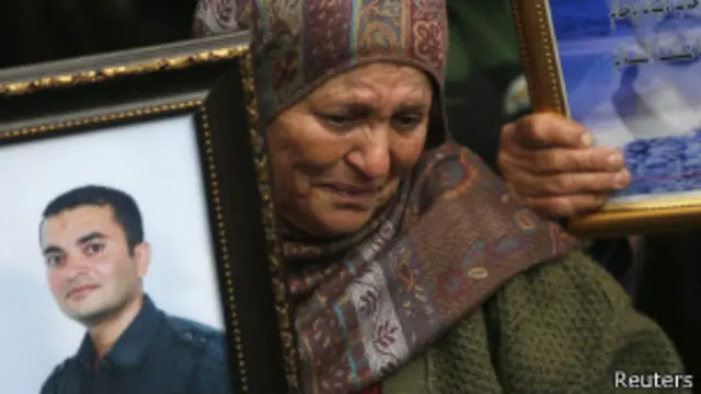 تطلق إسرائيل سراح السجناء في إطار اتفاق لاستئناف المفاوضات مع الفلسطينيين 