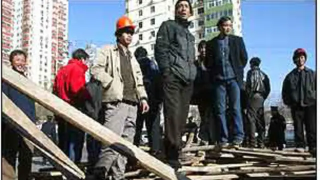 发改委规划司官员对外介绍,他们根据榨菜的销量分析农民工流动方向,做为制定相应的福利政策的依据