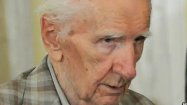 98岁的匈牙利纳粹战争罪嫌疑人查塔雷在等待审判期间死亡。