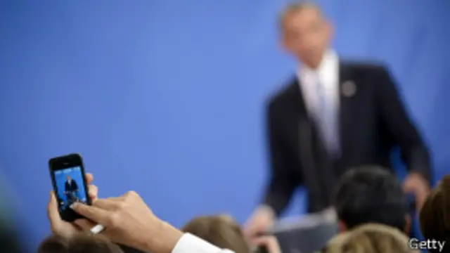 Periodista toma foto de Obama