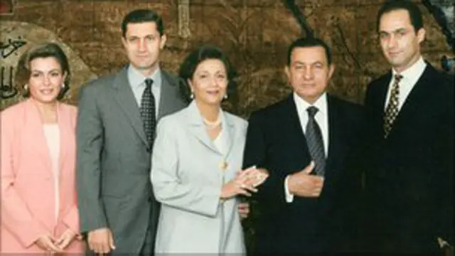 نامہ نگاروں کا کہنا ہے کہ حسنی مبارک کے خاندان نے بدعنوانی کے کیس میں مبینہ تحائف کے برابر کی رقم جمع کروا دی ہے