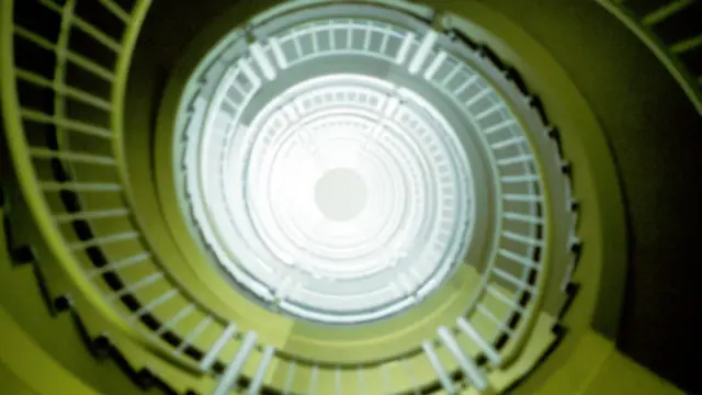 صعود از پلکانی مارپیچ یکی از تجربه‌های لحظات اول پس از مرگ بوده است