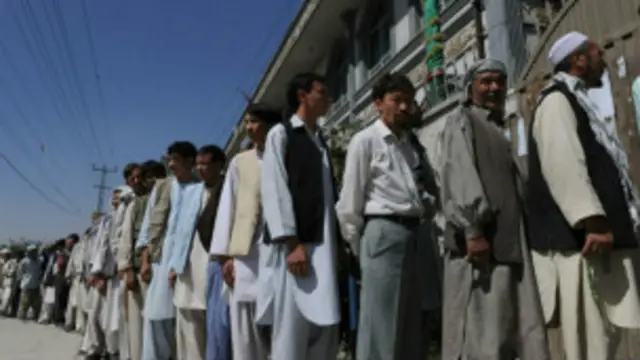 خلکو ته ټاکنو کې د رايې کارونې معيار څه دى؟ په دې هکله په ستاسو غږ پروګرام کې له تاسو اورو.