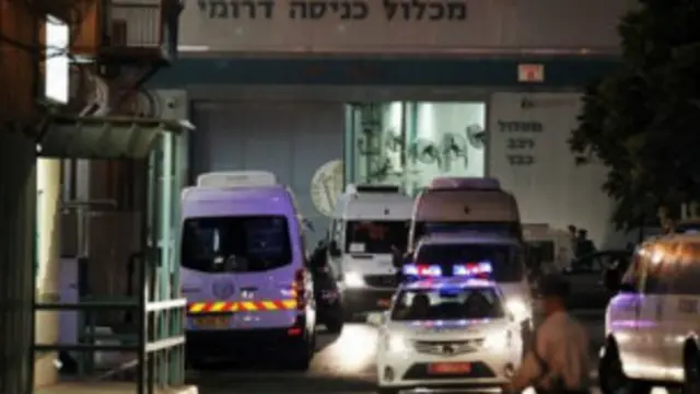 بنديان د شپې مهال له ايلون زندان نه د تورو شيشو موټرو کې ولېږدول شول