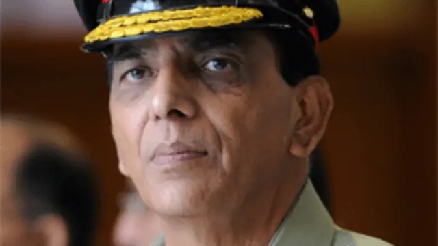 جنرل اشفاق پرویز کیانی کہہ چکے ہیں کہ وہ اپنی مدتِ ملازمت میں توسیع کے خواہاں نہیں