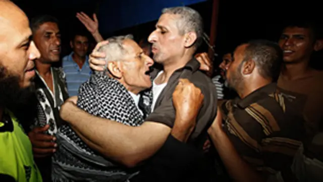 گذشتہ رات اسرائیل نے مذاکرات کی بحالی کے لیے خیر سگالی کے طور پر چھبیس فلسطینی قیدیوں کو رہا کیا تھا