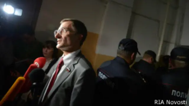 Левичев у квартиры на Чистопрудном бульваре