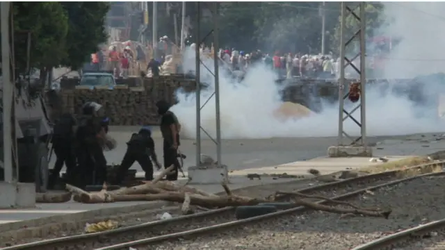 मुर्सी के विरोधियों का कहना है कि अपने एक साल के शासनकाल में उन्होंने देश की धर्मनिरपेक्ष छवि को नुकसान पहुंचाया