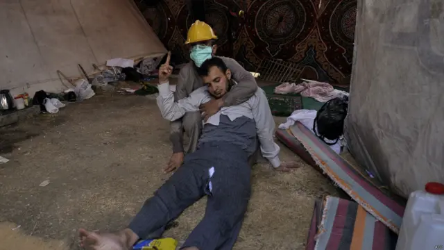 مصر کی وزارتِ صحت کے ترجمان کا کہنا ہے کہ ملک بھر میں فسادات کے واقعات میں چھپن افراد ہلاک اور پانچ سو چھبیس زخمی ہوگئے ہیں۔