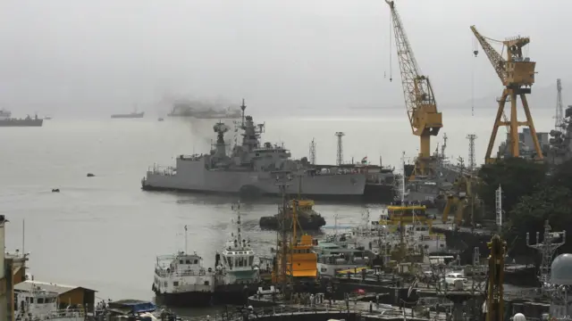 मुंबई, पनडुब्बी, धमाका, नौसेना