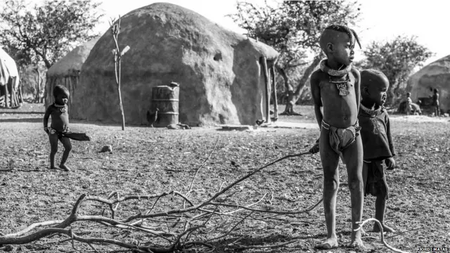 Дети в намибийской деревне.