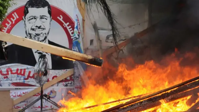 حکام نے کہا ہے کہ مغربی قاہرہ میں واقع نہدہ چوک کو خالی کروا لیا گیا ہے۔