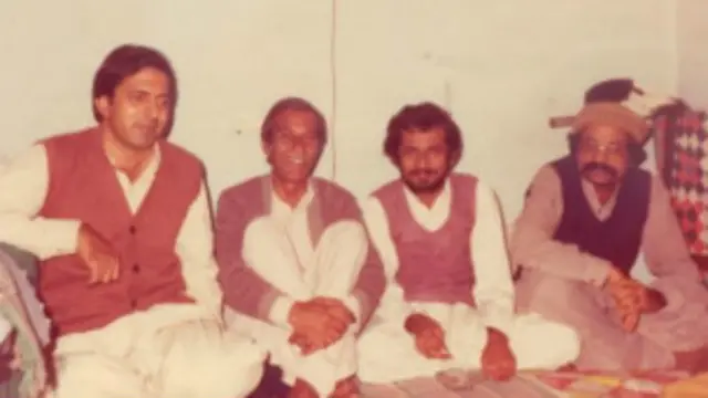 اختر حسین ایڈووکیٹ، عبدالحفیظ لاکھو، سہیل سانگی اور بدر ابڑو وکلاءکے وراڈ میں ایک خوشگوار موڈ میں۔