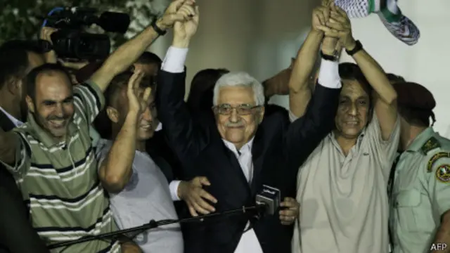 Махмуд Аббас с освобожденными