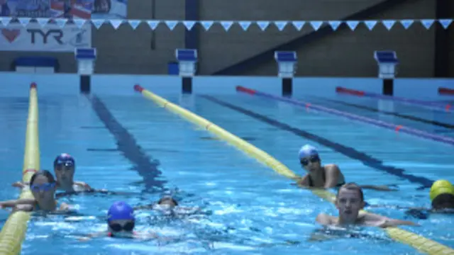 米爾菲爾德學校夏令營的游泳課