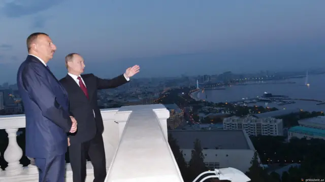 İlham Əliyev və Vladimir Putin Dağüstü parkda. Foto: president.az
