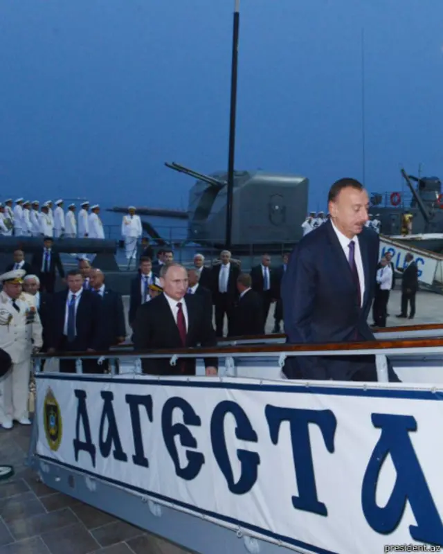 İlham Əliyev və Vladimir Putin Rusiyanın "Dağıstan" raket gəmisində. Foto: president.az