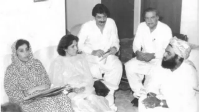 مولانا فضل الرحمان پیپلز پارٹی کے رہنماوں کے ساتھ