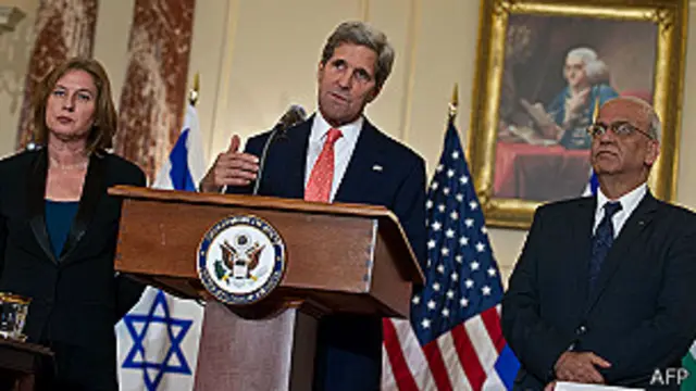 Tzipi Livni, John Kerry y Saeb Erakat