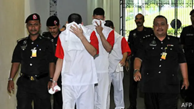 Los hermanos González Villareal son trasladados al tribunal en Malasia