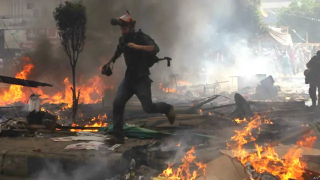 ملک کے معزول صدر محمد مرسی کے حامیوں کے خلاف پُرتشدد کارروائی کی عالمی سطح پر شدید مذمت کی گئی ہے۔