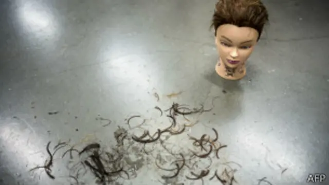 mannequin with wig and hair around, AFP