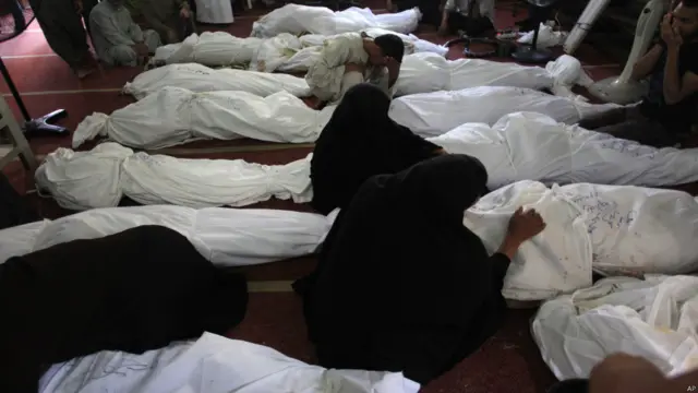 Jenasah korban protes, foto oleh Khalil Hamra/AP