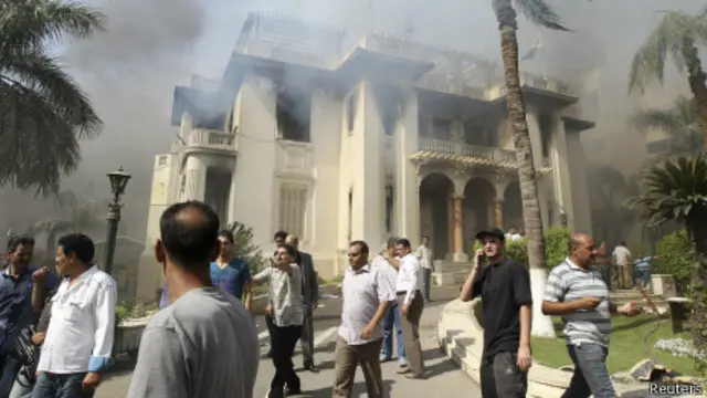 Cảnh hoang tàn sau bạo động tại Ai Cập