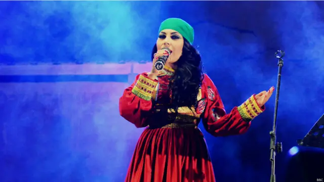 آریانا سعید، خواننده پاپ نیز در کنسرت بامیان آواز خواند.