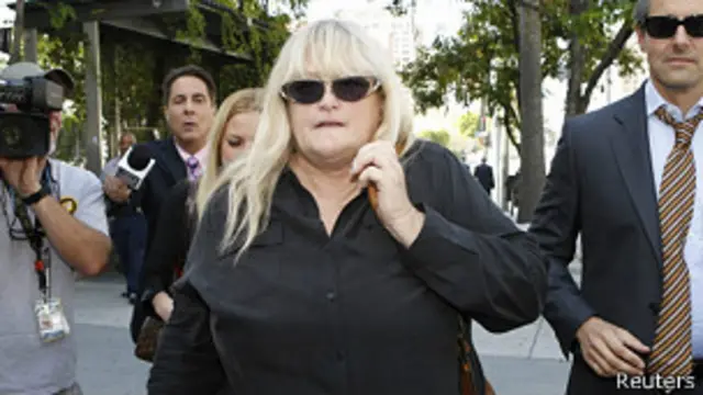 La exmujer de Michael Jackson declara en juicio por la muerte del artista - BBC News Mundo