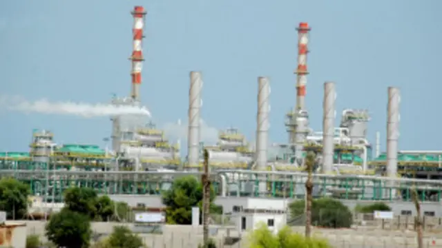 اثرت هذه الاضطرابات على الاقتصاد في ليبيا